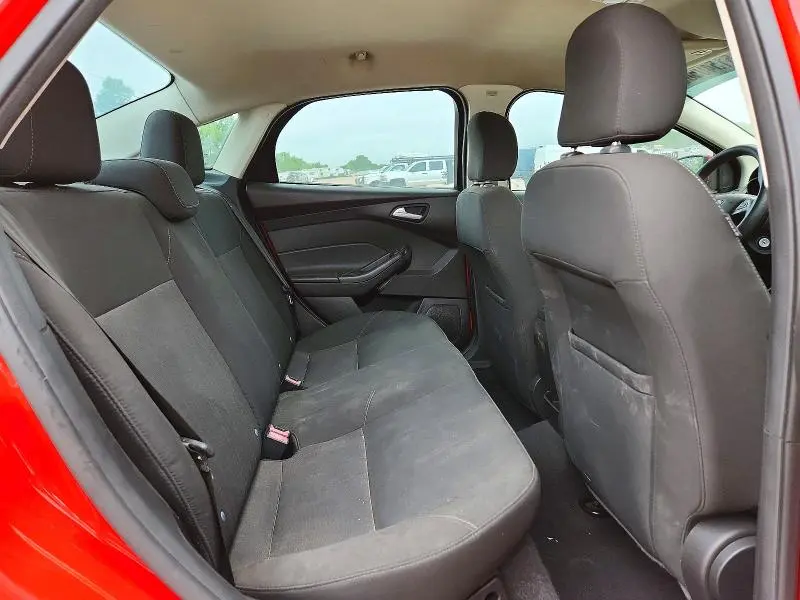 2015 FORD FOCUS SE  