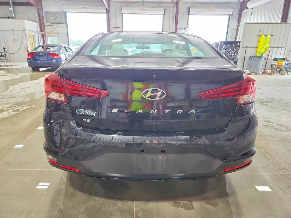 2019 HYUNDAI ELANTRA SE  