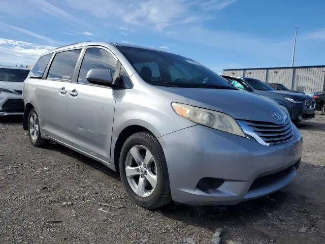 2016 TOYOTA SIENNA LE  