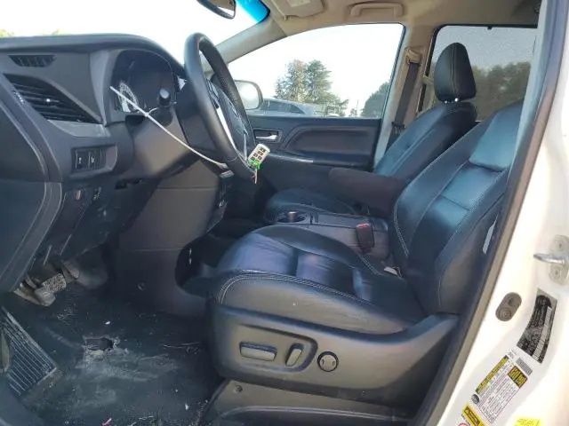 2016 TOYOTA SIENNA SE  