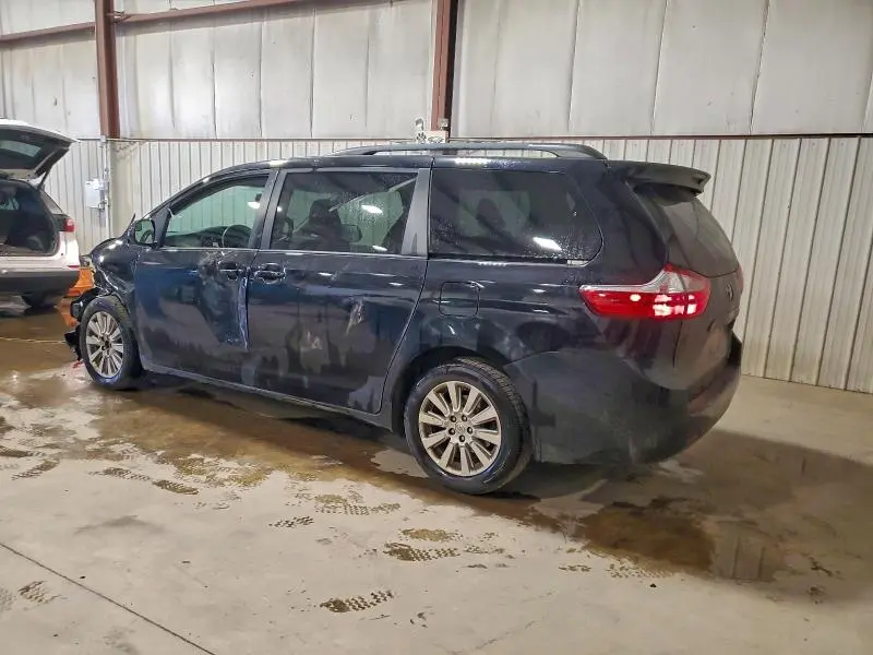 2015 TOYOTA SIENNA LE  