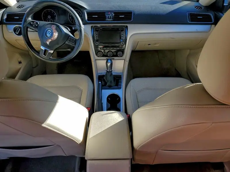 2013 VOLKSWAGEN PASSAT SE  