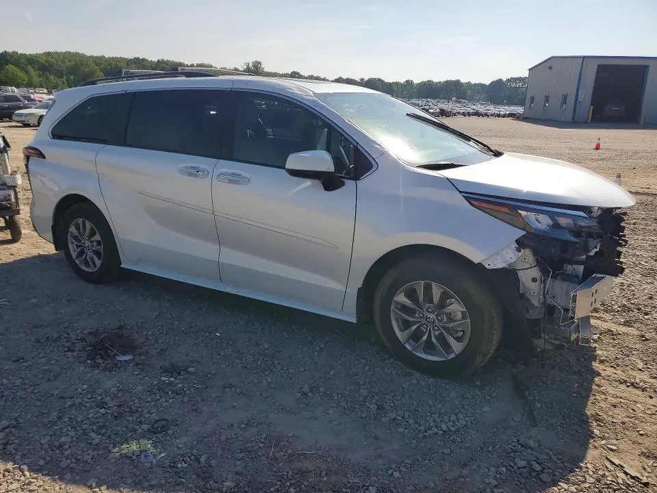 2025 TOYOTA SIENNA XLE 8-PASSENGER  