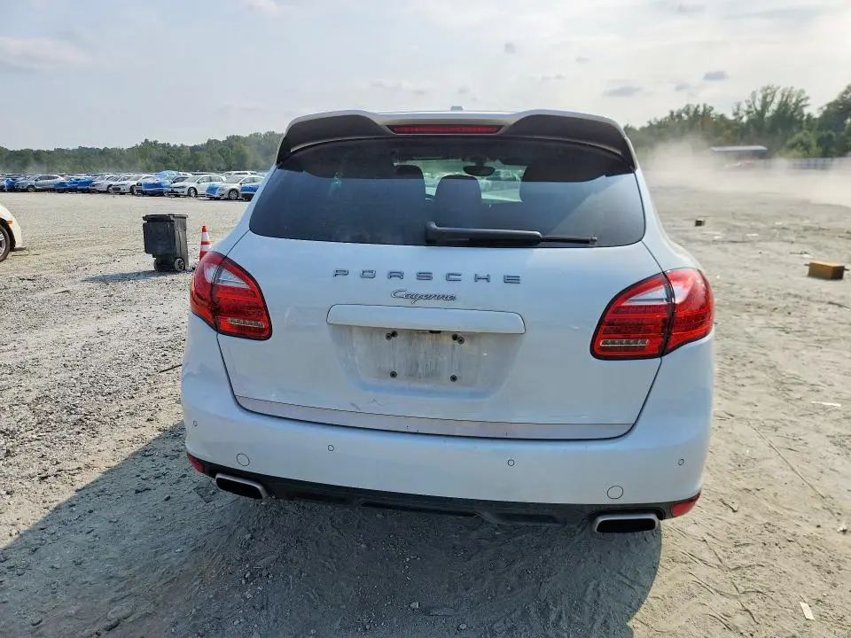 2014 PORSCHE CAYENNE   