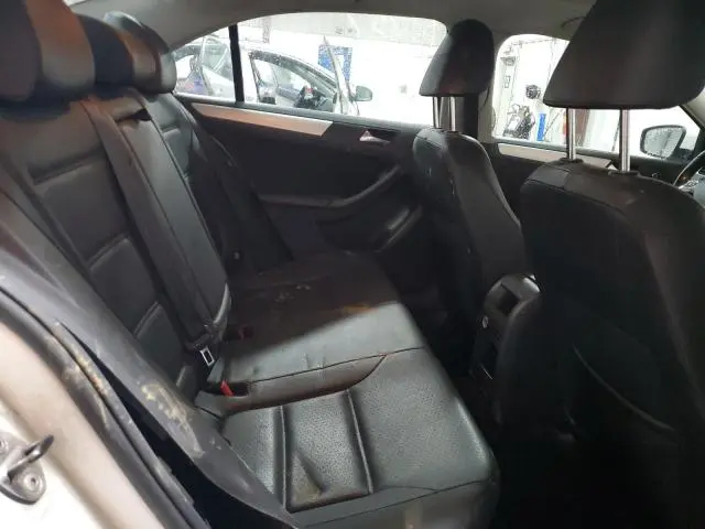 2013 VOLKSWAGEN JETTA SE  