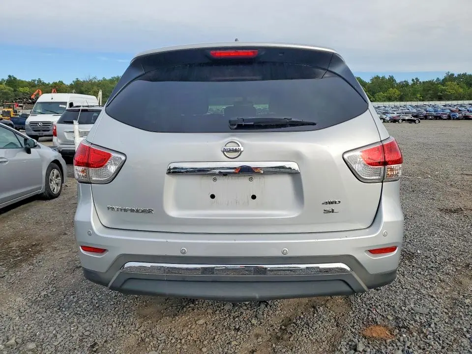 2016 NISSAN PATHFINDER SL  