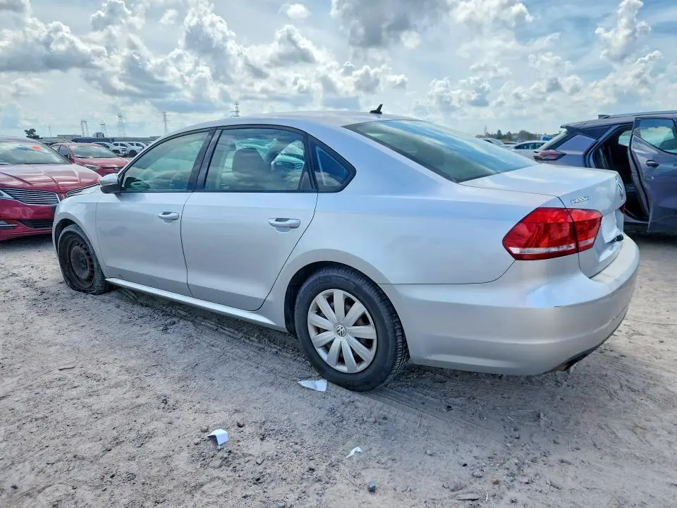 2012 VOLKSWAGEN PASSAT S  
