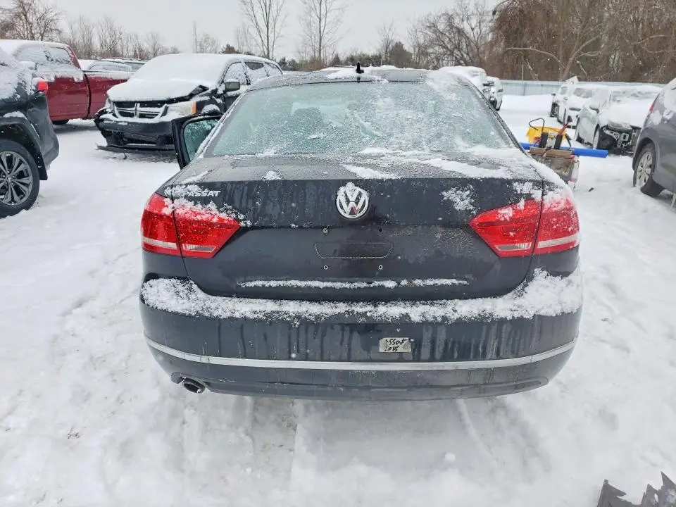 2015 VOLKSWAGEN PASSAT SE  