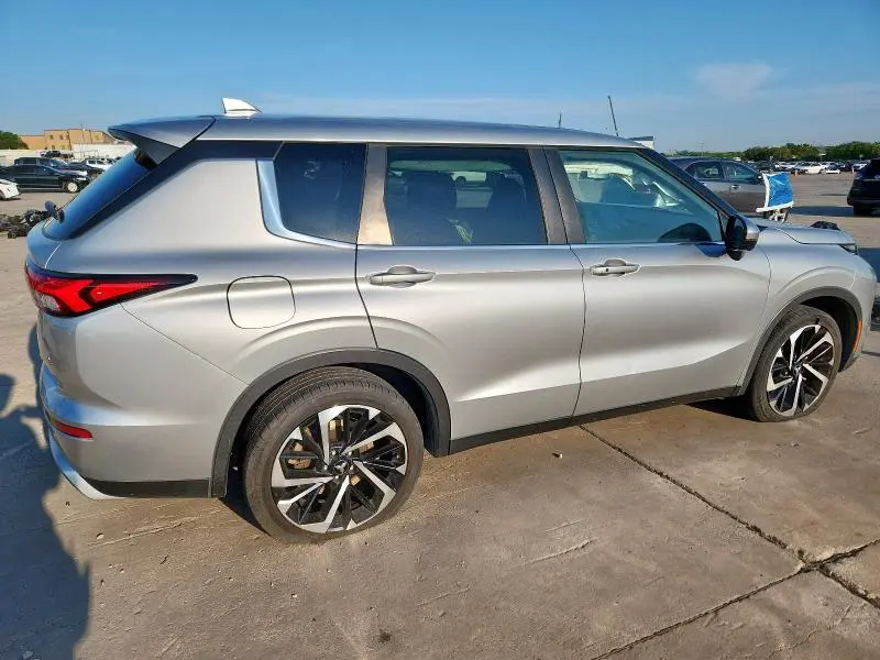 2022 MITSUBISHI OUTLANDER SE  