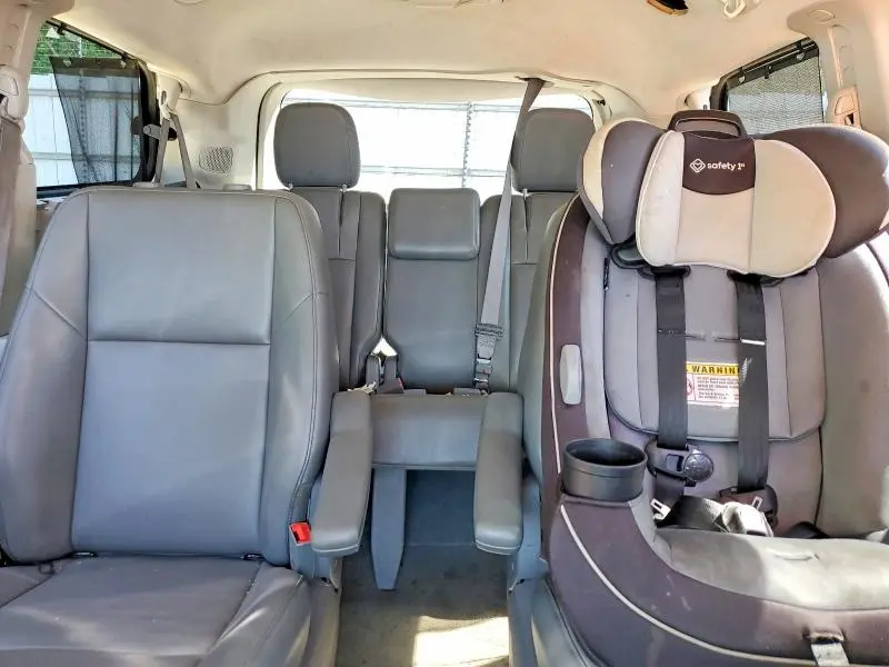 2011 VOLKSWAGEN ROUTAN SE  