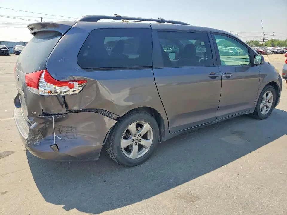 2011 TOYOTA SIENNA LE  