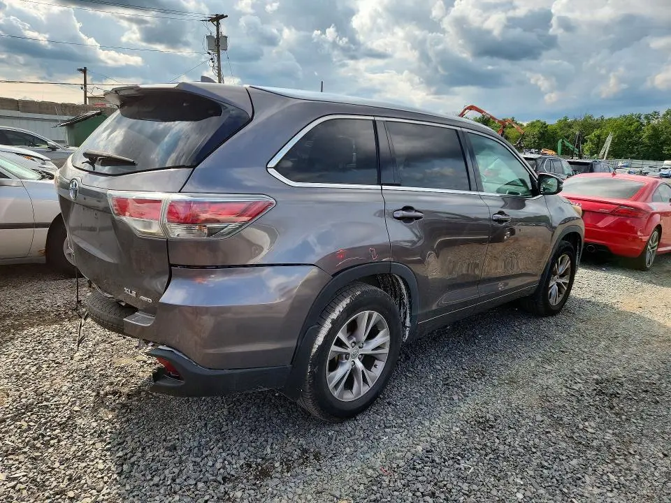 2015 TOYOTA HIGHLANDER XLE  