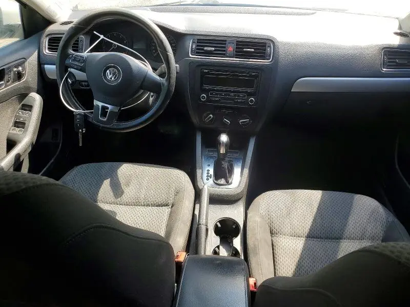 2013 VOLKSWAGEN JETTA SE  