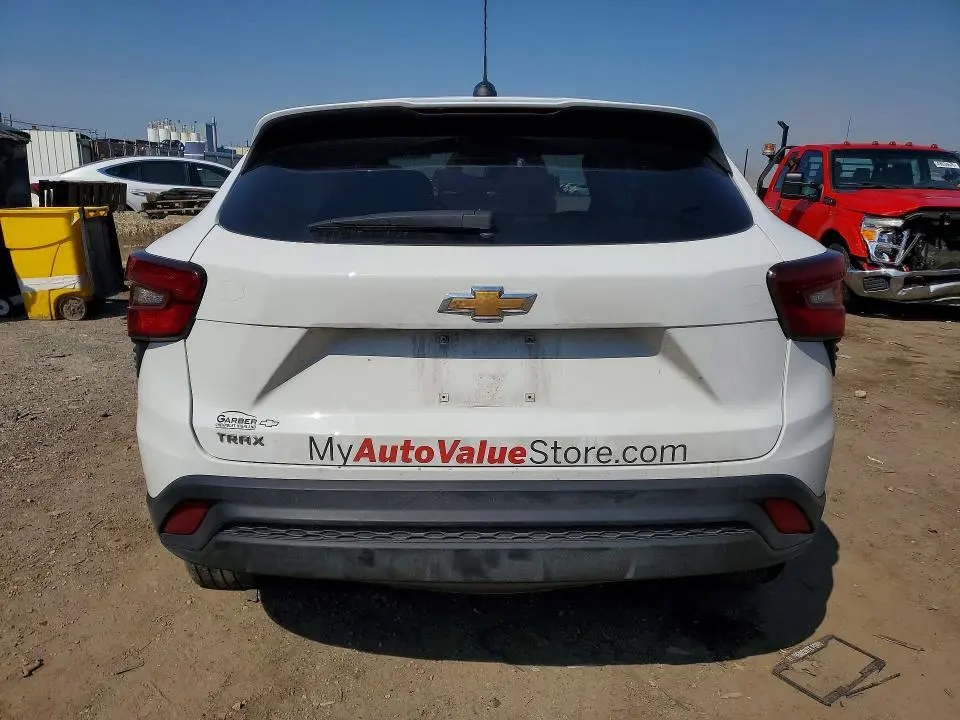 2025 CHEVROLET TRAX LS  