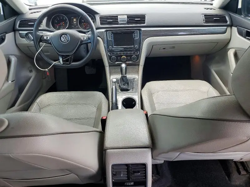 2018 VOLKSWAGEN PASSAT SE  