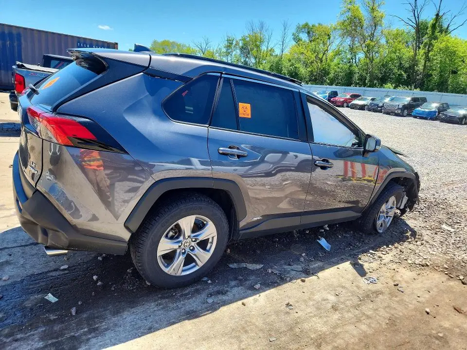 2022 TOYOTA RAV4 LE  
