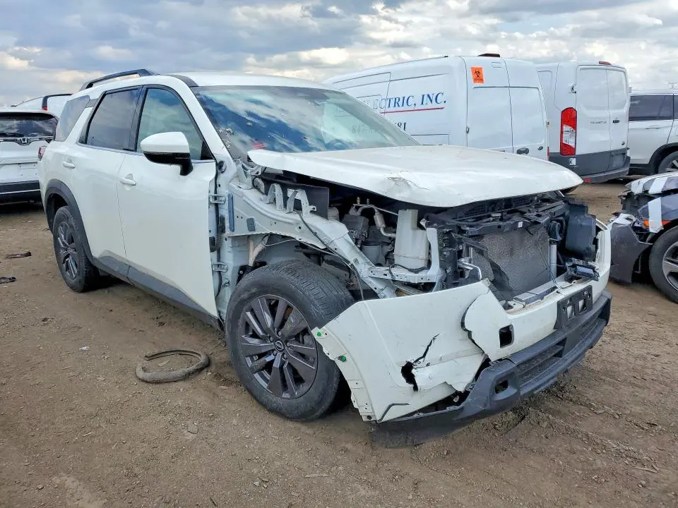 2022 NISSAN PATHFINDER SV  