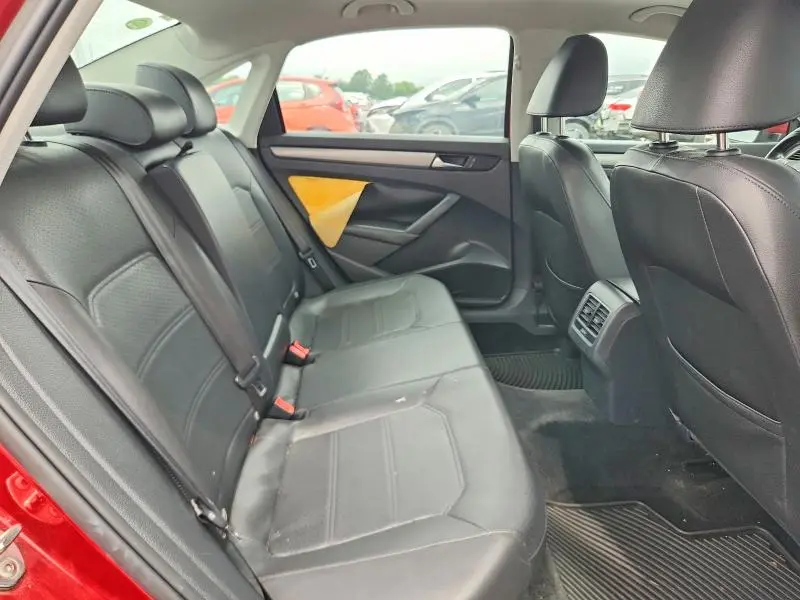 2015 VOLKSWAGEN PASSAT SE  