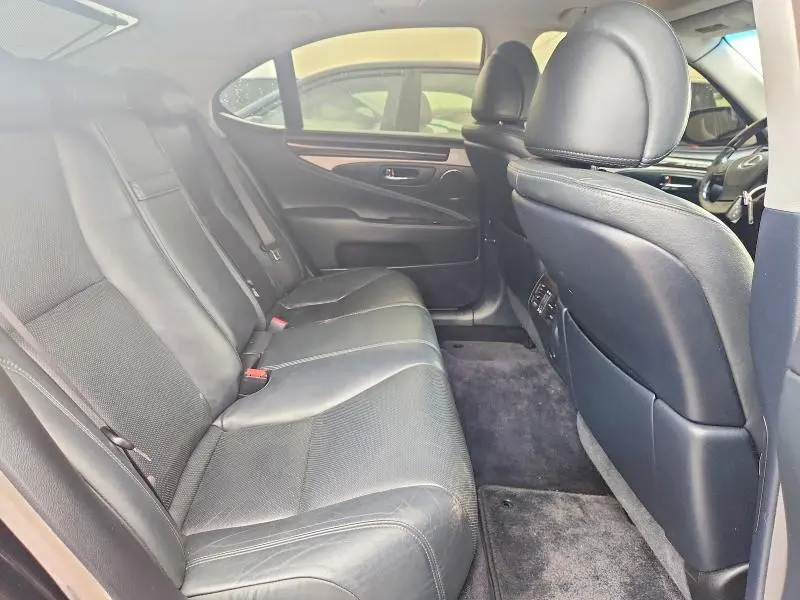 2016 LEXUS LS 460  