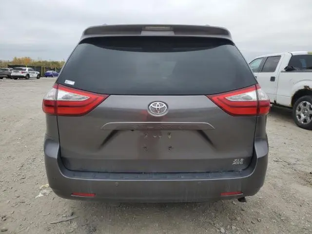 2017 TOYOTA SIENNA XLE  