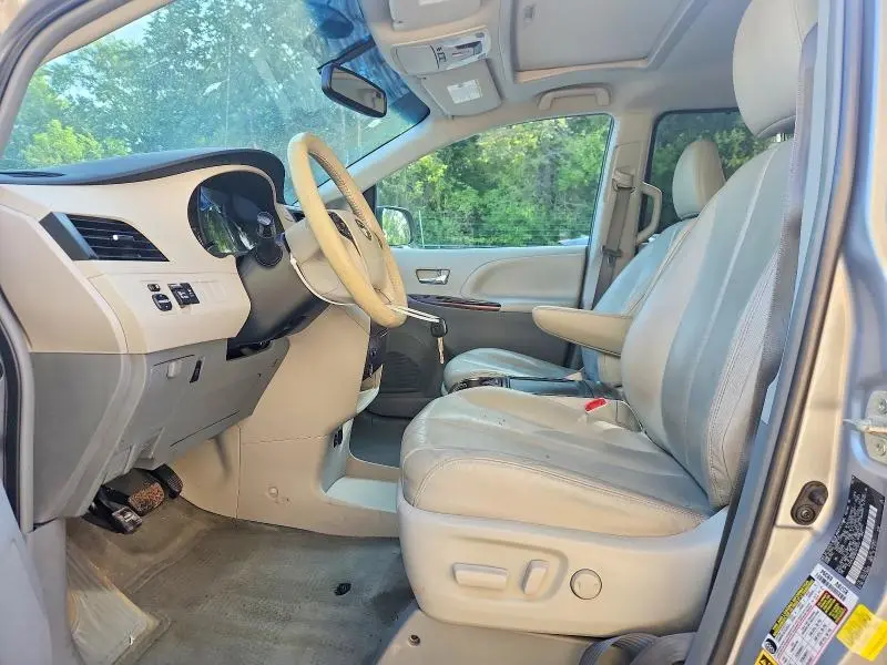 2014 TOYOTA SIENNA XLE 8-PASSENGER  