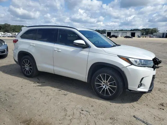 2018 TOYOTA HIGHLANDER SE  