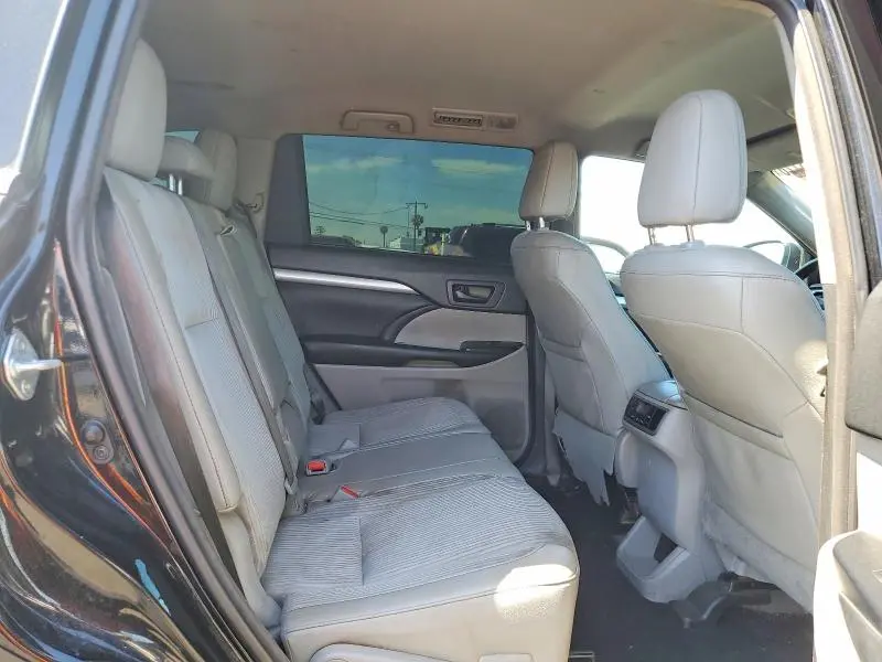 2016 TOYOTA HIGHLANDER LE PLUS  
