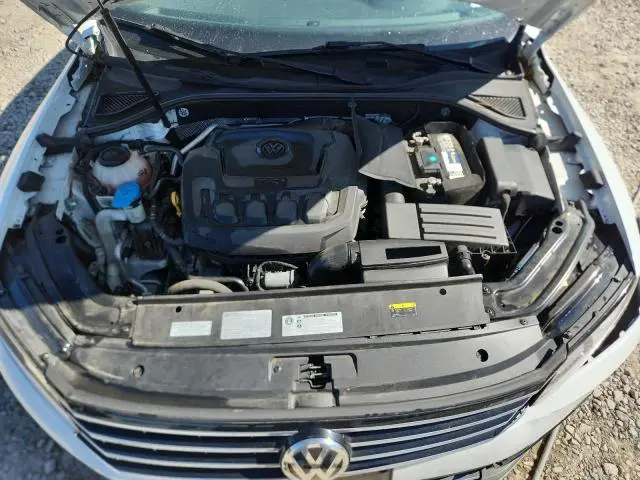 2018 VOLKSWAGEN PASSAT SE  