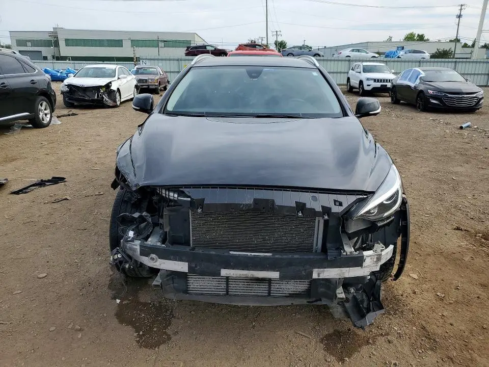 2019 INFINITI QX30 LUXE  