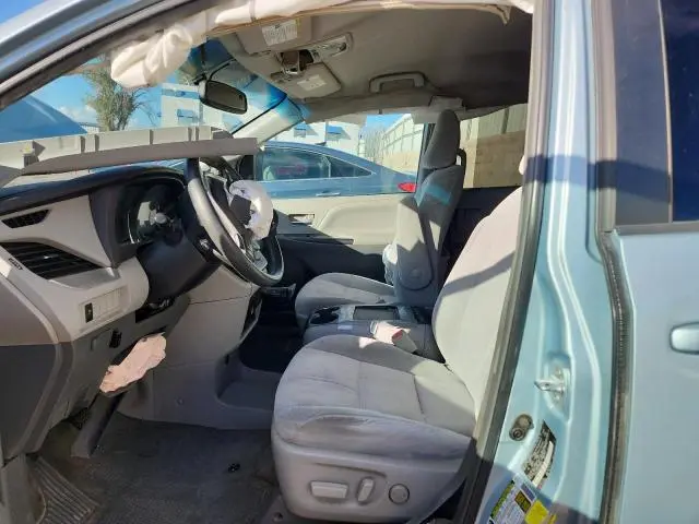 2015 TOYOTA SIENNA LE  
