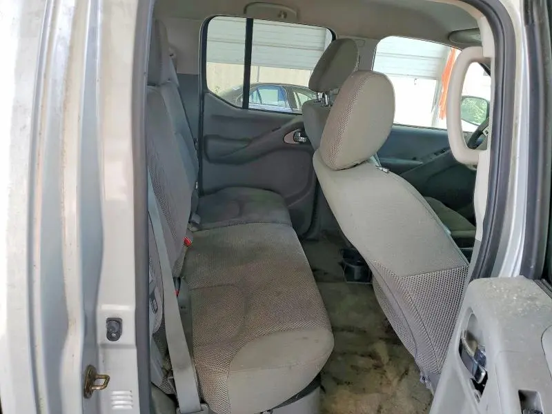 2015 NISSAN FRONTIER SV  