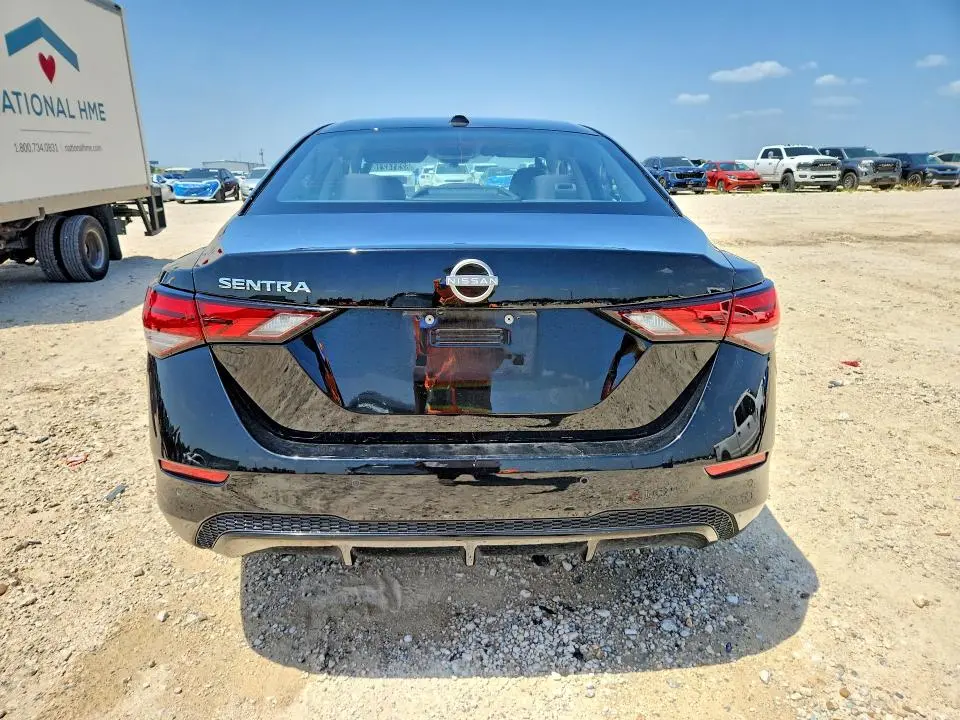 2025 NISSAN SENTRA SV  