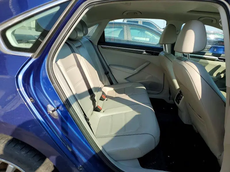 2017 VOLKSWAGEN PASSAT SE  