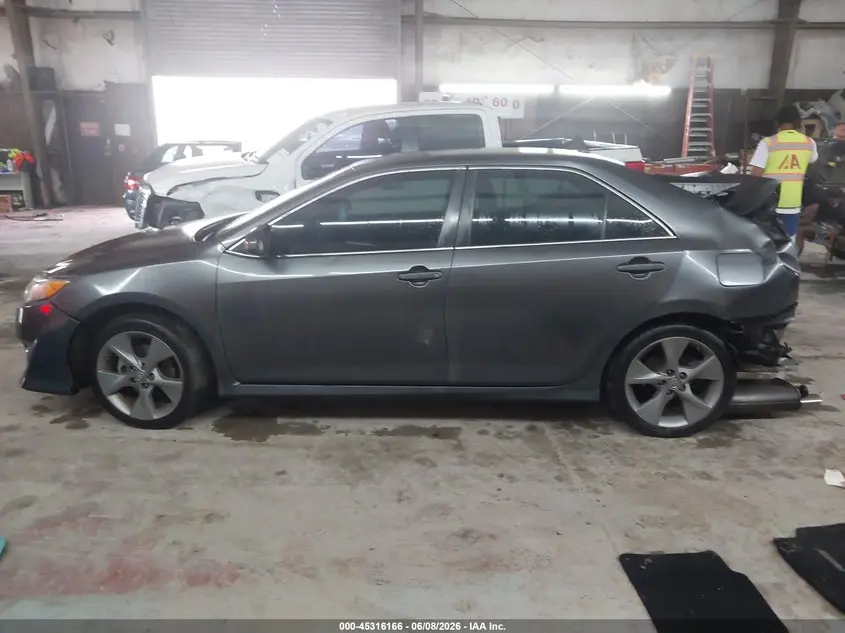 2014 TOYOTA CAMRY SE V6