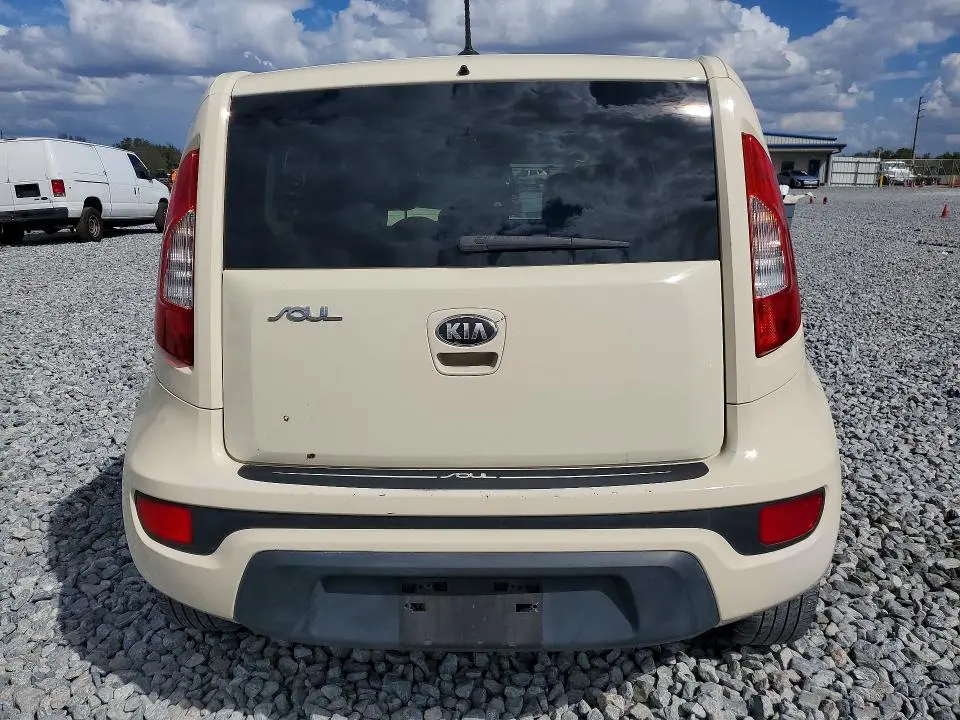 2013 KIA SOUL +  