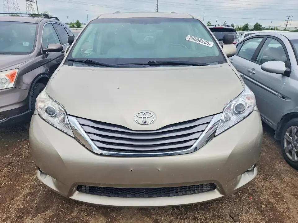 2015 TOYOTA SIENNA XLE 8-PASSENGER  