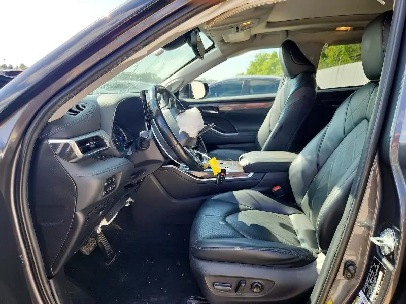2022 TOYOTA HIGHLANDER HYBRID PLATINUM  