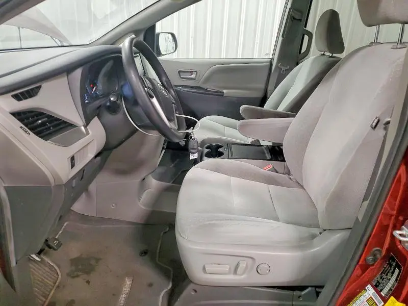 2019 TOYOTA SIENNA LE  