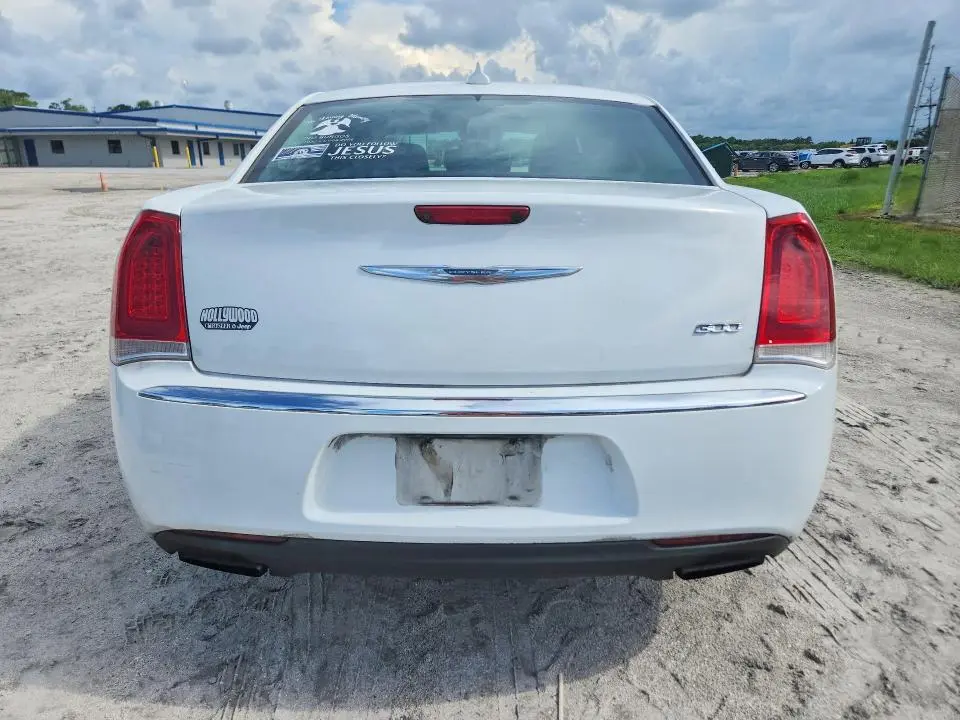 2016 CHRYSLER 300 LIMITED  