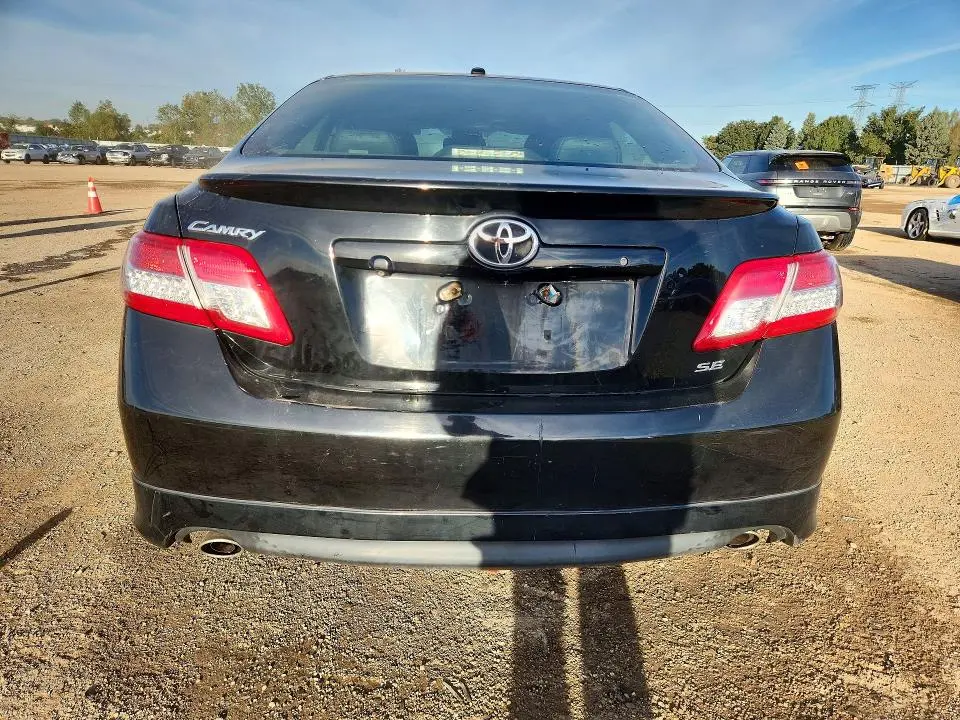 2011 TOYOTA CAMRY SE V6  