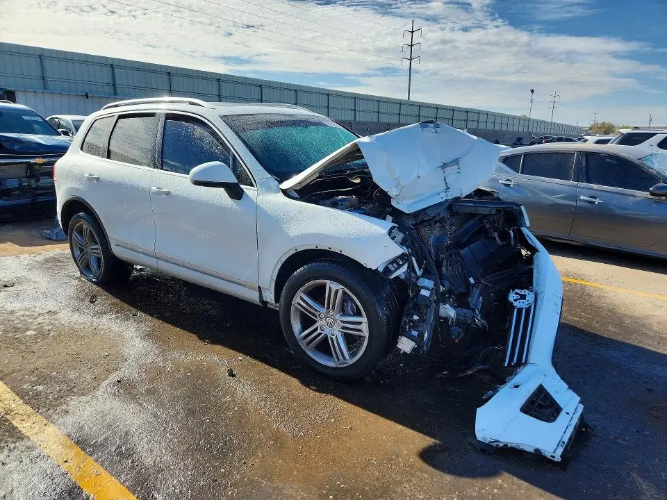 2015 VOLKSWAGEN TOUAREG V6  