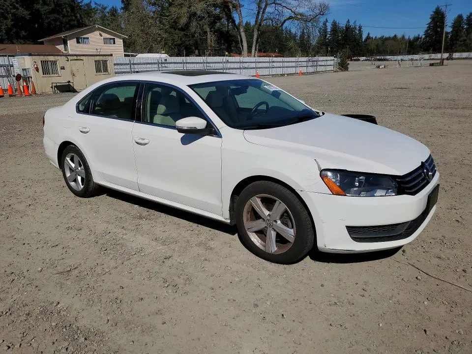 2013 VOLKSWAGEN PASSAT SE  