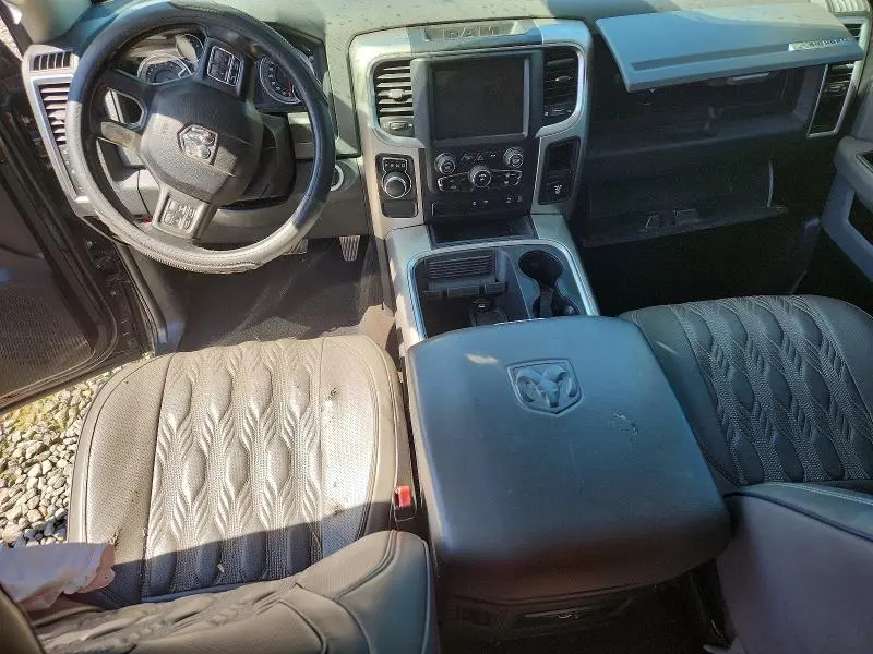 2016 RAM 1500 SLT  