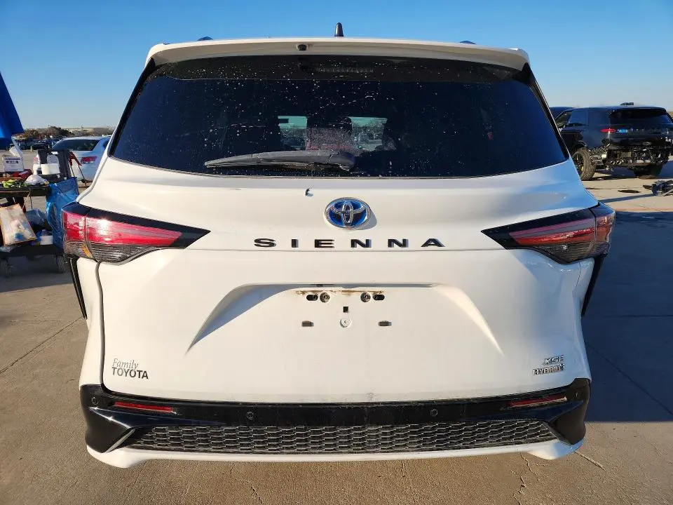 2022 TOYOTA SIENNA XSE 7-PASSENGER  