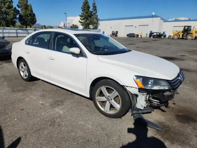 2013 VOLKSWAGEN PASSAT SE