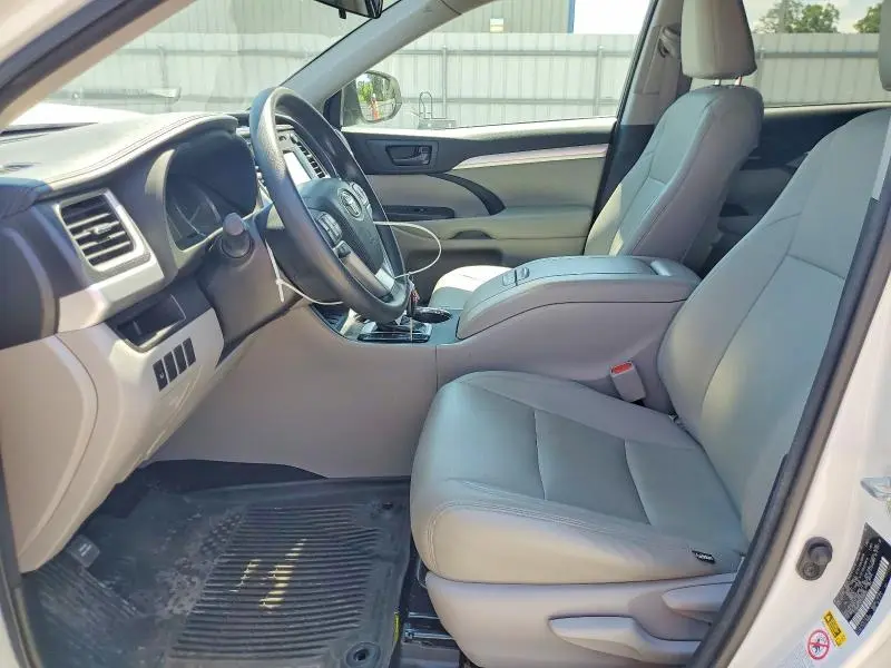 2016 TOYOTA HIGHLANDER LE  