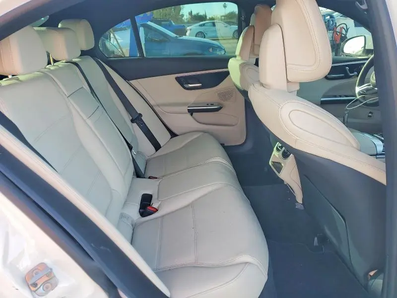 2025 MERCEDES-BENZ C 300  