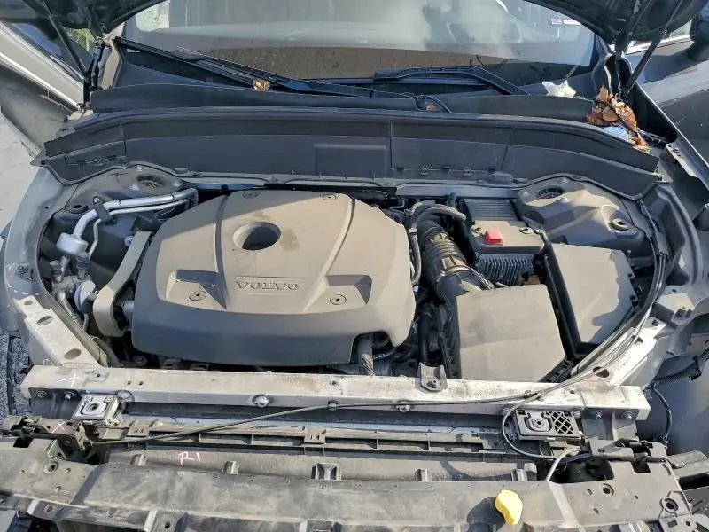 2021 VOLVO XC90 T6 MOMENTUM  