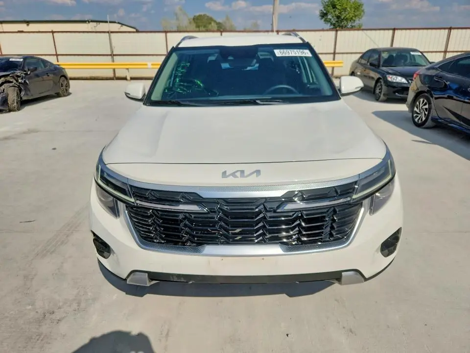 2025 KIA SELTOS S  