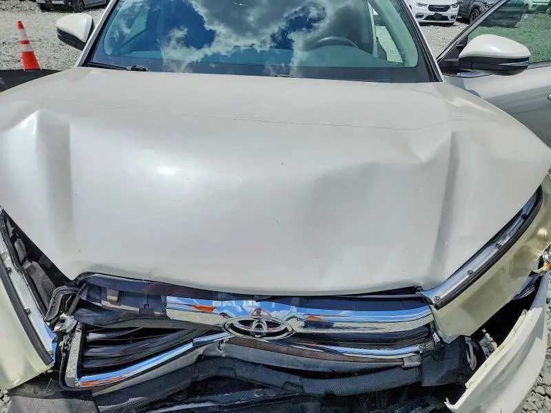 2016 TOYOTA HIGHLANDER LE PLUS  